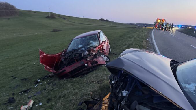 Die beiden Unfallfahrzeuge. Bild: Jörg Tremmel / Feuerwehr