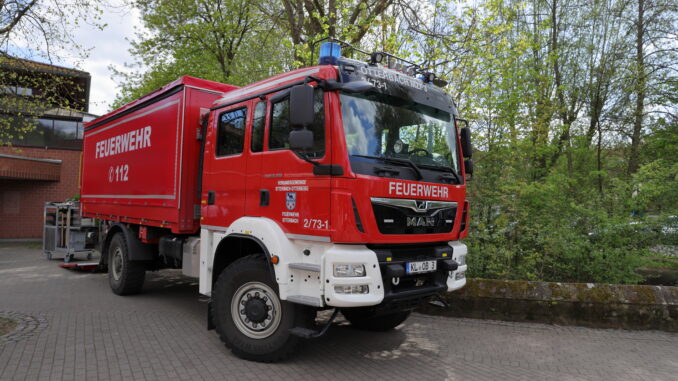 Das Mehrzweckfahrzeug der Feuerwehr Otterbach vor der Stadthalle Otterberg. Bild: Harald Laier / Feuerwehr