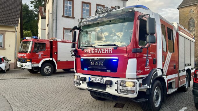 8. Juni 2026 - Rauchentwicklung aus Gebäude, Schallodenbach Kleine Gasse