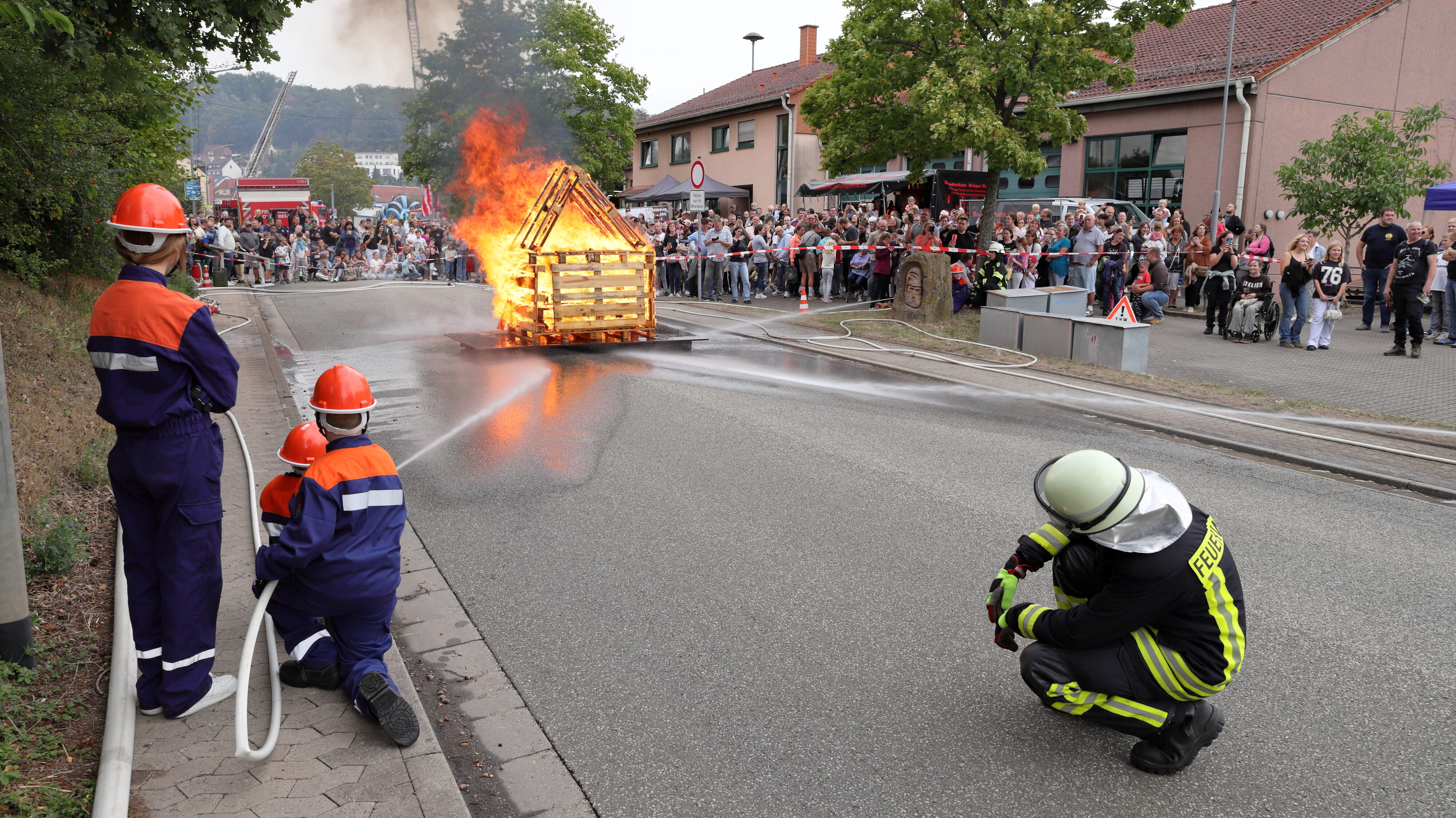 Jugendfeuerwehr Otterberg, Vorführung Löschangriff, Bild: Harald Laier / Feuerwehr