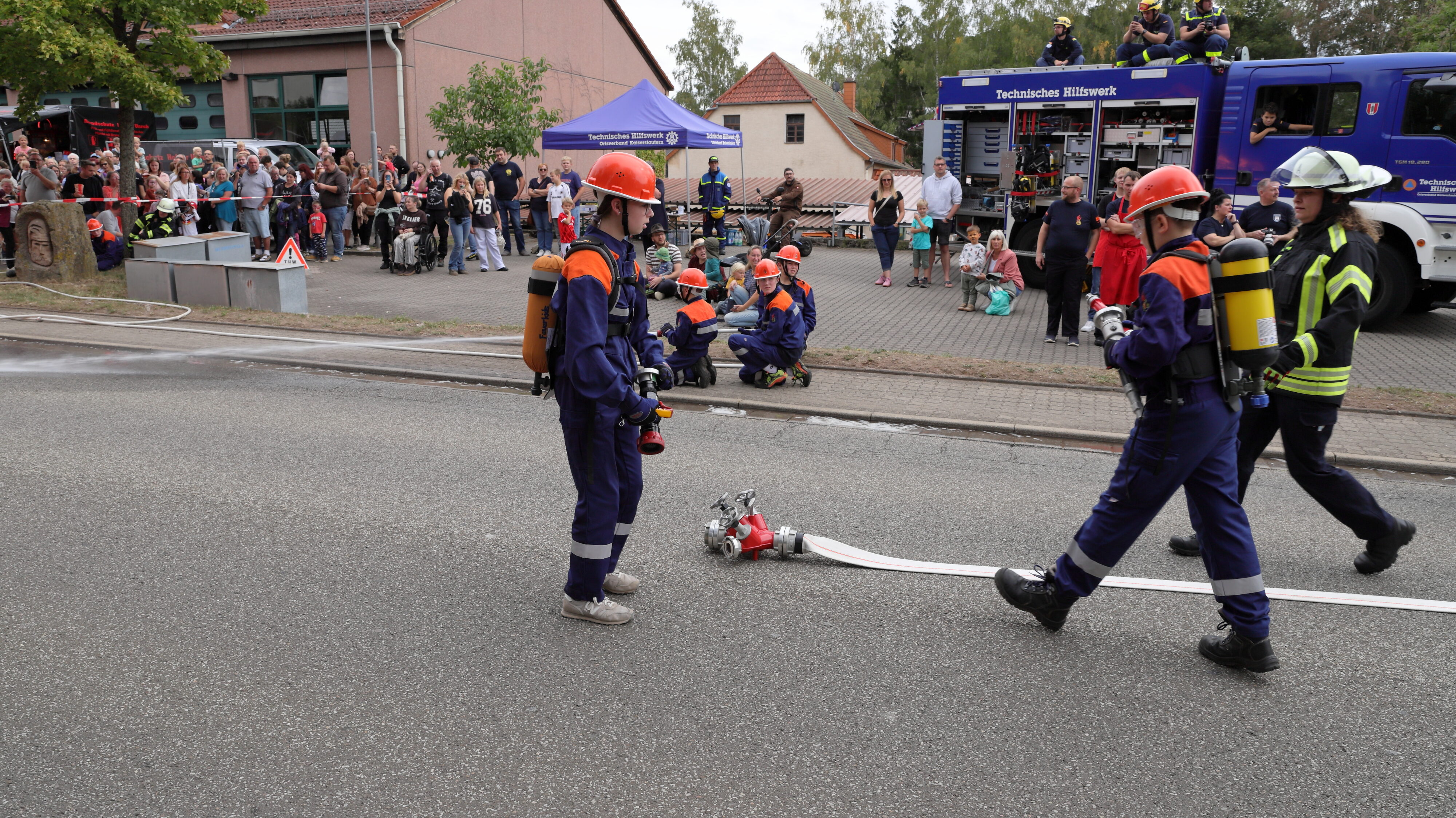 Jugendfeuerwehr Otterberg, Vorführung Löschangriff, Bild: Harald Laier / Feuerwehr