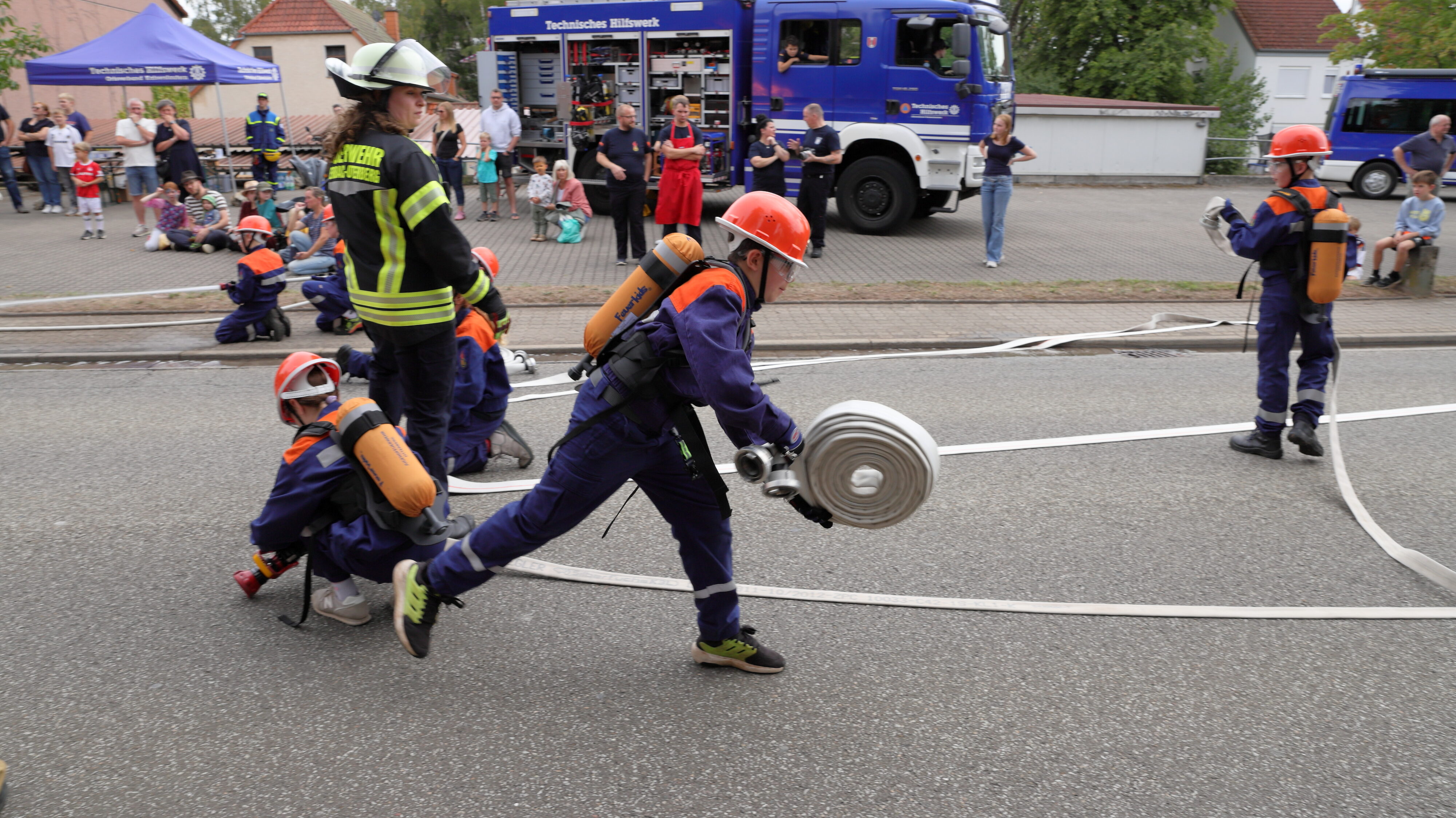 Jugendfeuerwehr Otterberg, Vorführung Löschangriff, Bild: Harald Laier / Feuerwehr