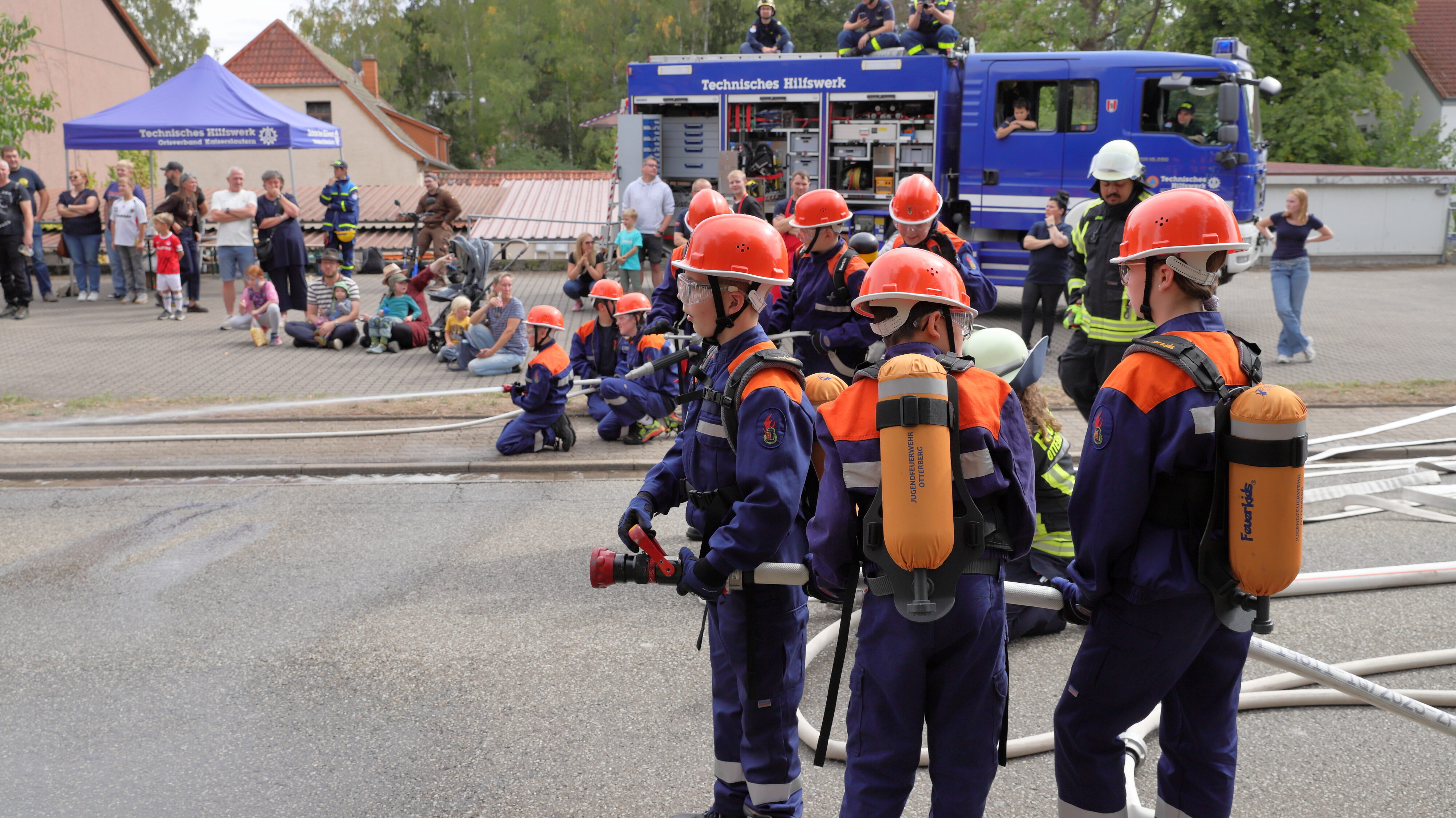 Jugendfeuerwehr Otterberg, Vorführung Löschangriff, Bild: Harald Laier / Feuerwehr