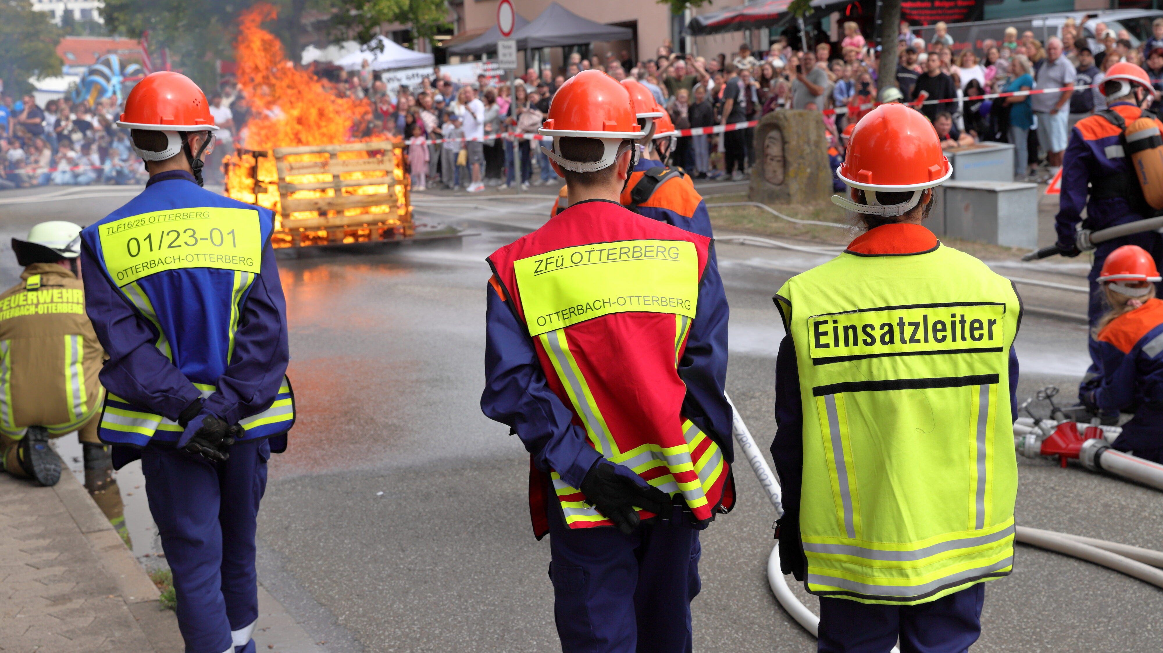 Jugendfeuerwehr Otterberg, Vorführung Löschangriff, Bild: Harald Laier / Feuerwehr