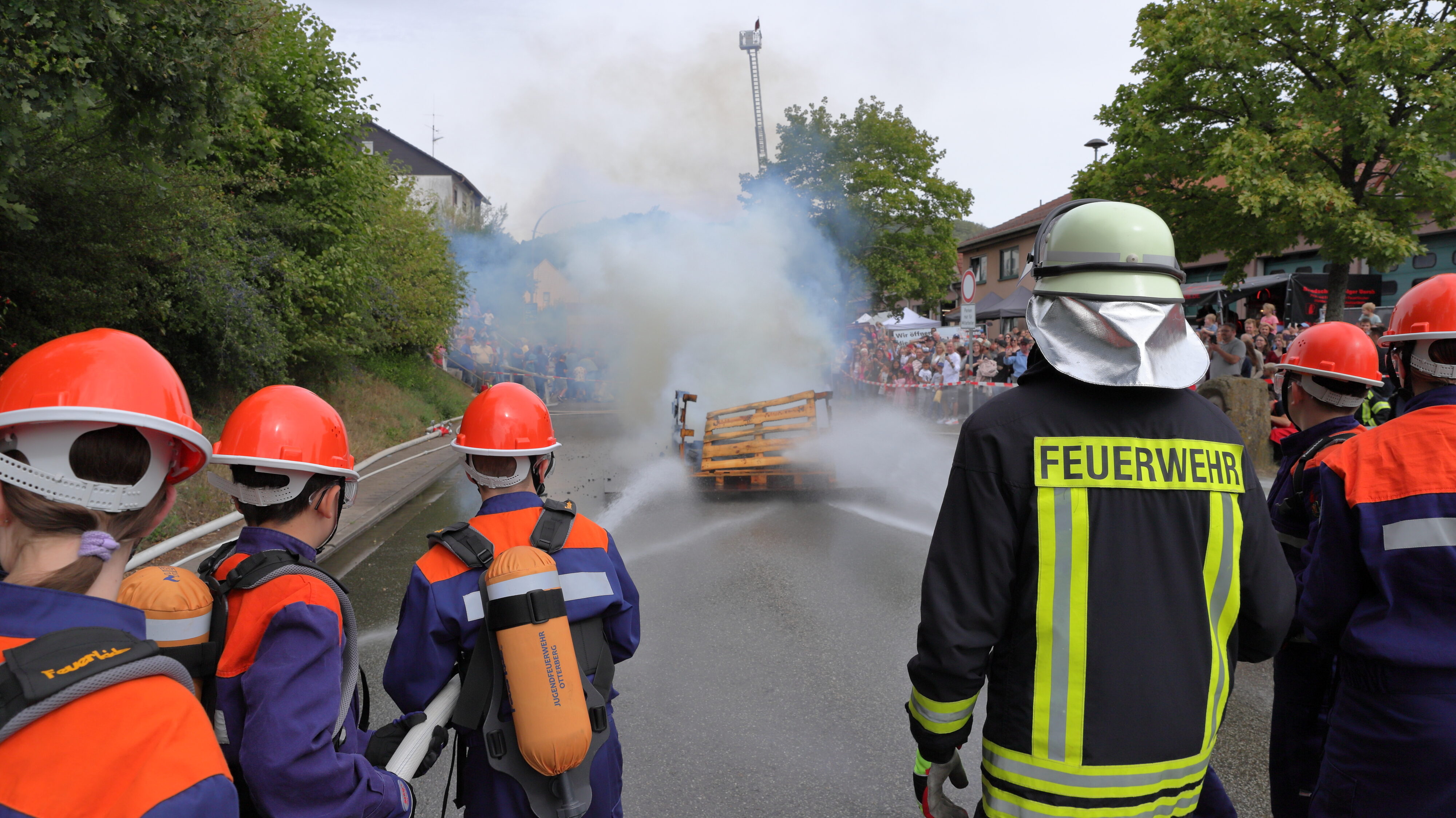 Jugendfeuerwehr Otterberg, Vorführung Löschangriff, Bild: Harald Laier / Feuerwehr