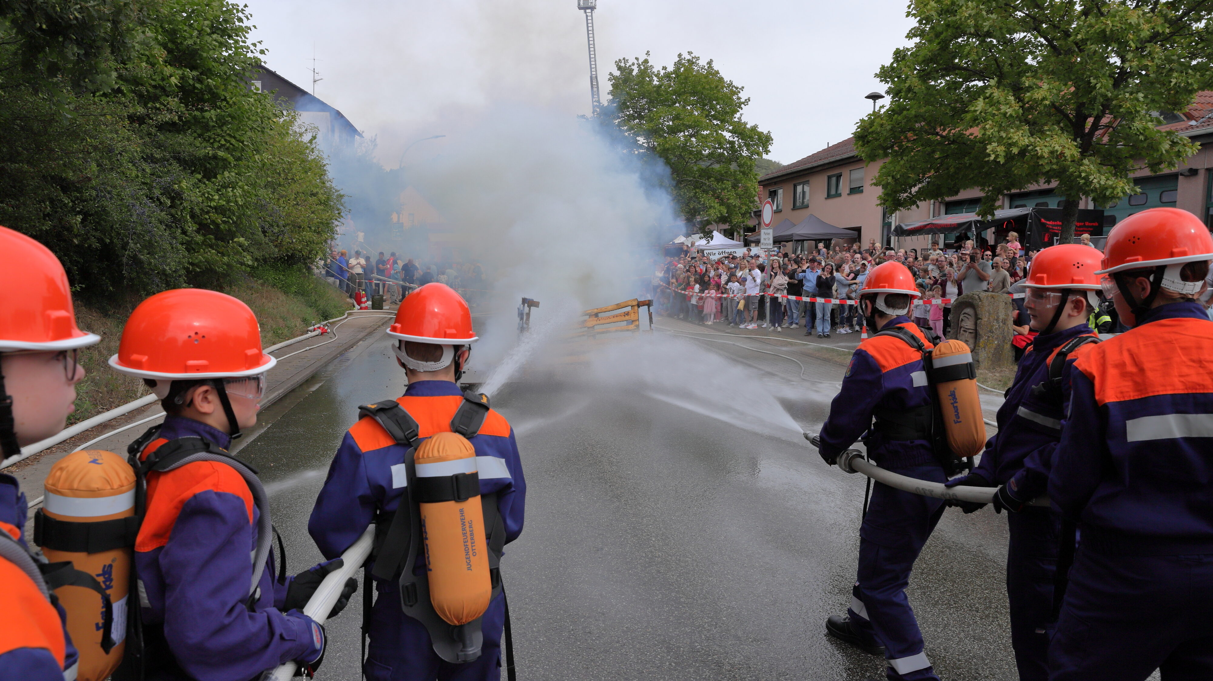 Jugendfeuerwehr Otterberg, Vorführung Löschangriff, Bild: Harald Laier / Feuerwehr