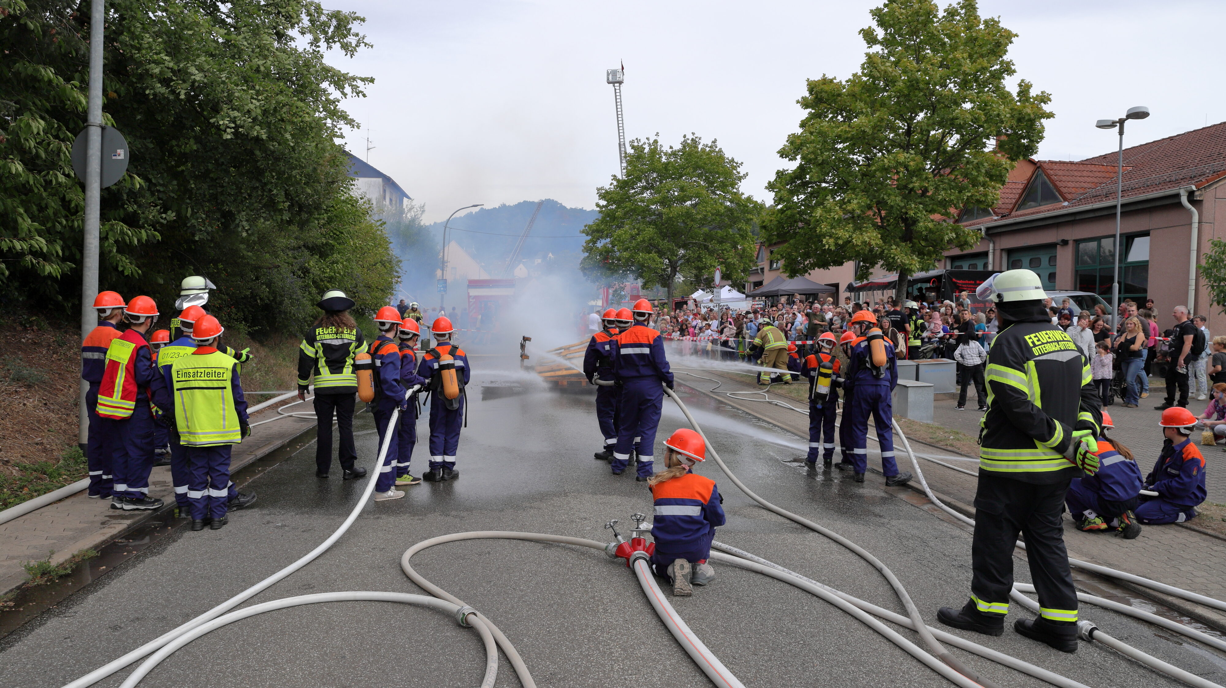 Jugendfeuerwehr Otterberg, Vorführung Löschangriff, Bild: Harald Laier / Feuerwehr