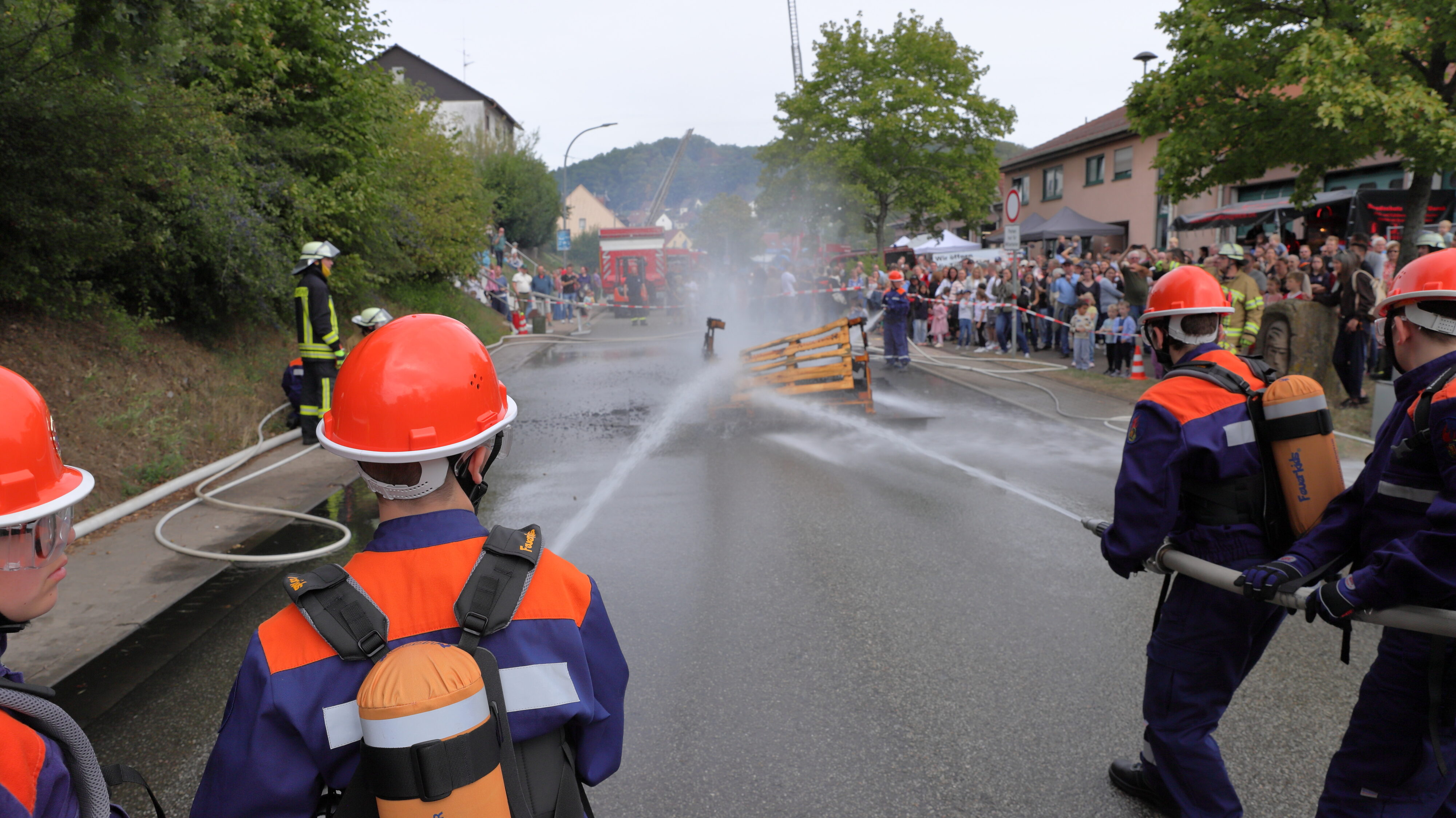 Jugendfeuerwehr Otterberg, Vorführung Löschangriff, Bild: Harald Laier / Feuerwehr