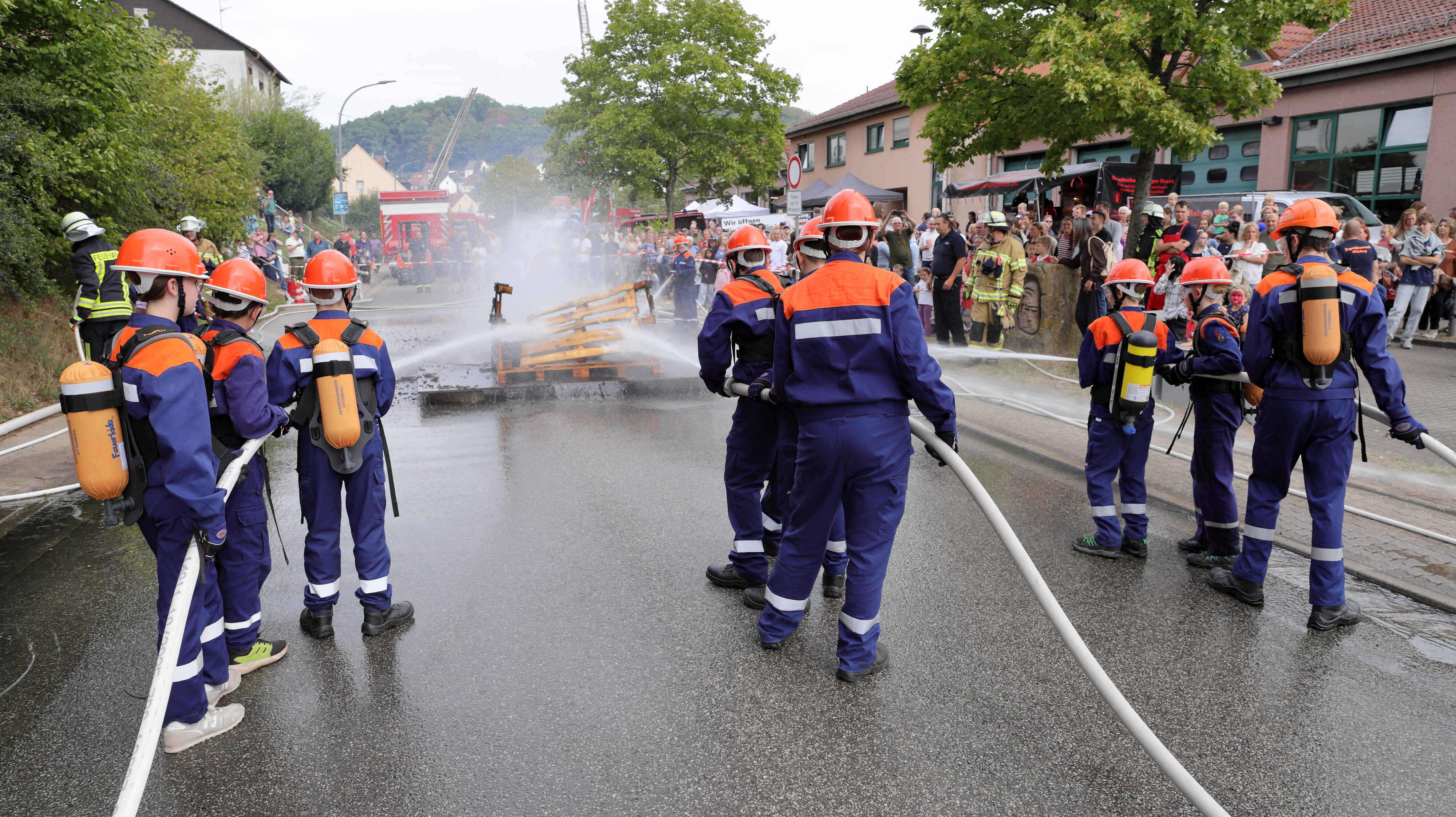 Jugendfeuerwehr Otterberg, Vorführung Löschangriff, Bild: Harald Laier / Feuerwehr
