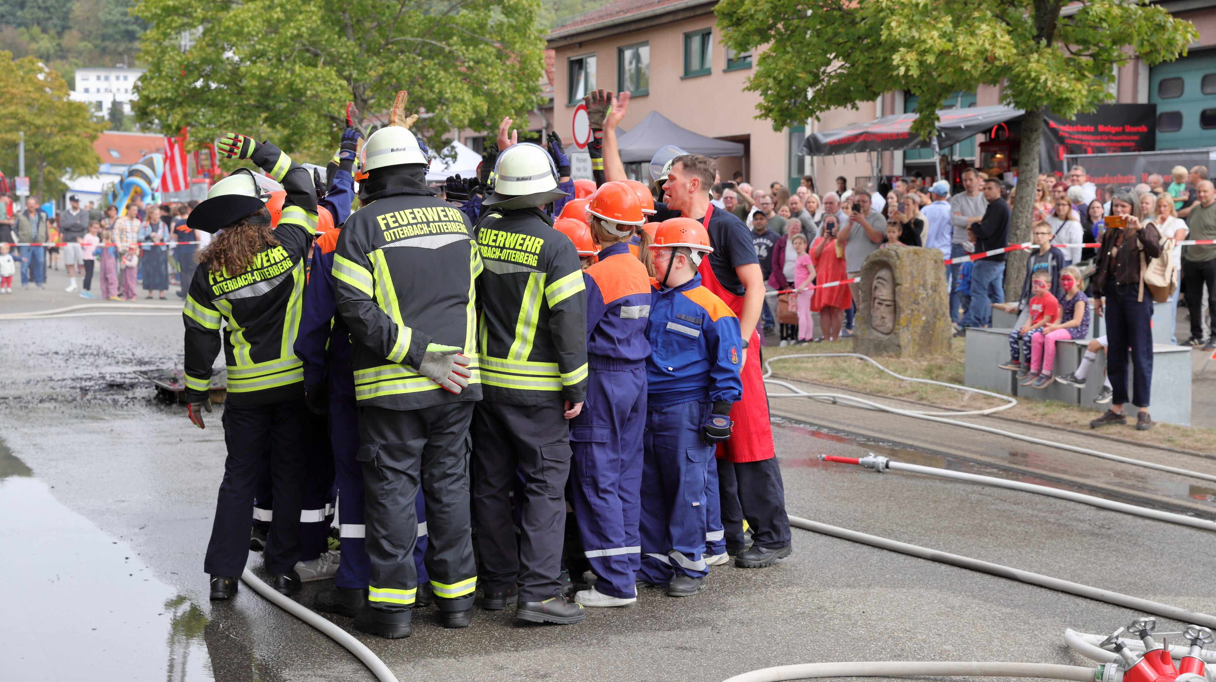 Jugendfeuerwehr Otterberg, Vorführung Löschangriff, Bild: Harald Laier / Feuerwehr
