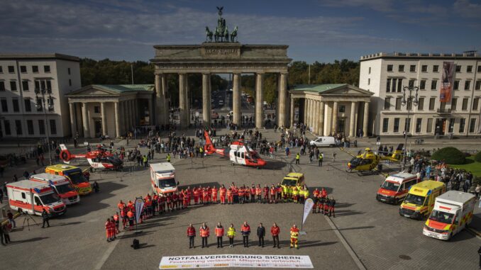 13.10.26, Berlin, Notfallversorgung retten!!! Aktion gegen die Sparmaßnahmen der Bundesregierung © Wolf Lux @wolf_lux_photography